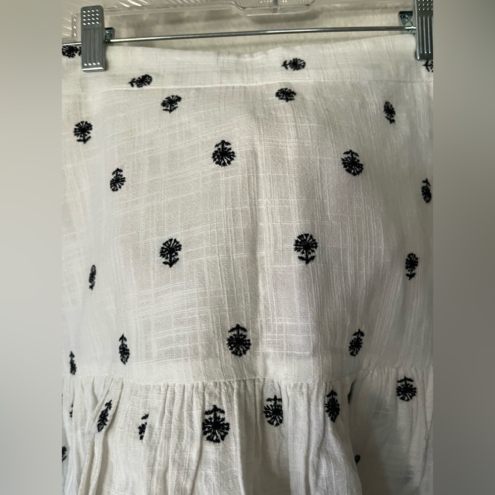 A Loves A White Floral Embroidered Mini Skirt Women’s Size 0 - Picture 5 of 15